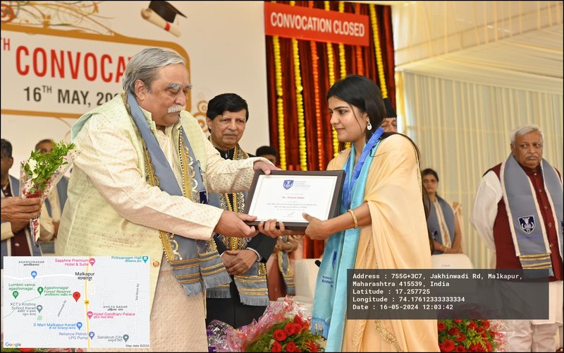 Hon’ble Padma Shri Dr. Raman Gangakhedkar, Chief Guest, awarding Medal and Certificate to Awardee